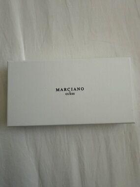 Guess by Marciano White Sunglasses Case / Box